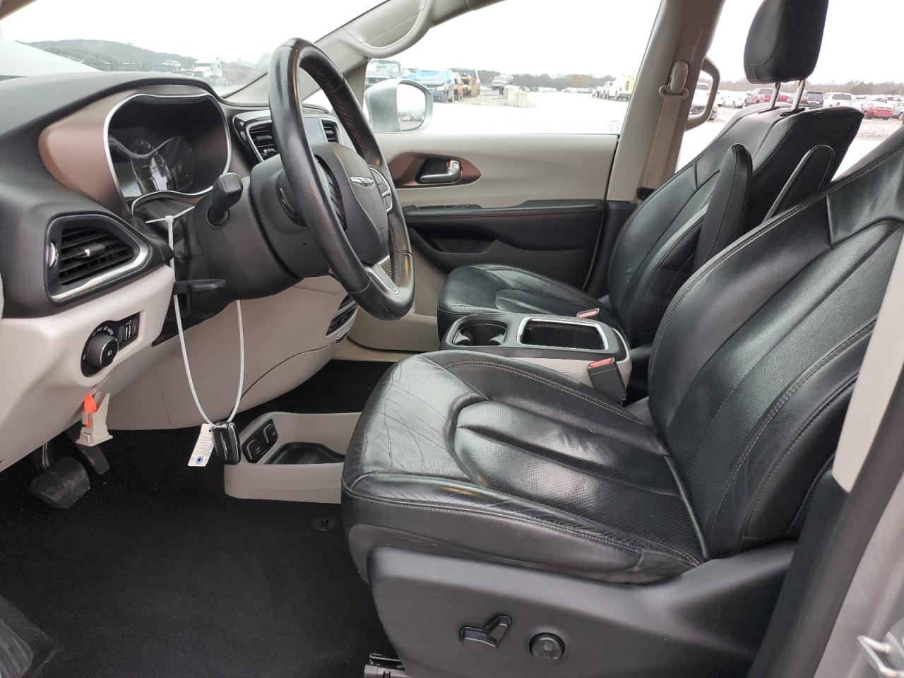 2017 Chrysler Pacifica - Image 7