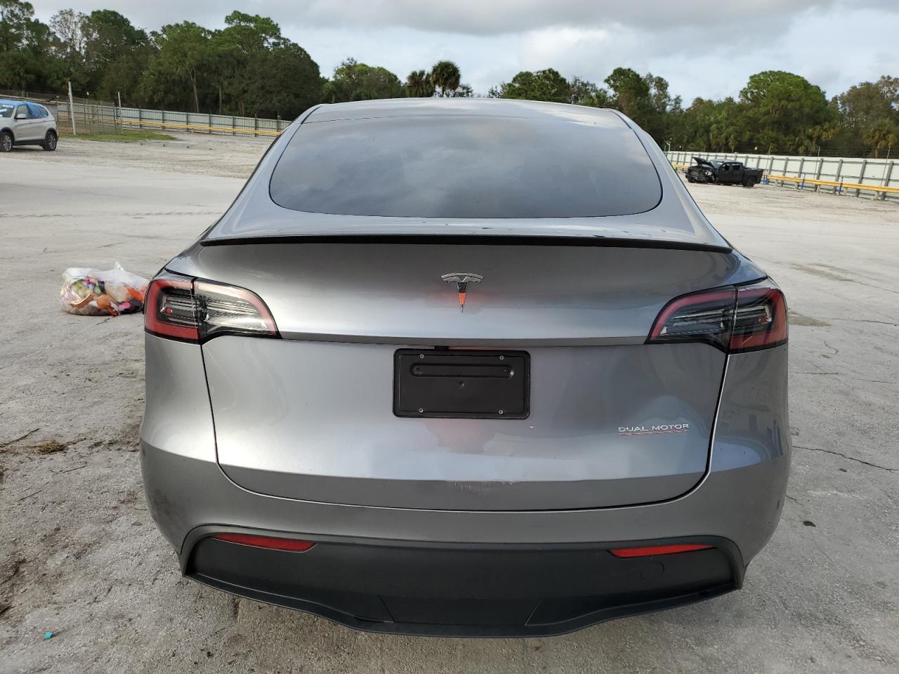 2024 Tesla Model Y VIN: 7SAYGDEF2RA318526 Lot: 80018944