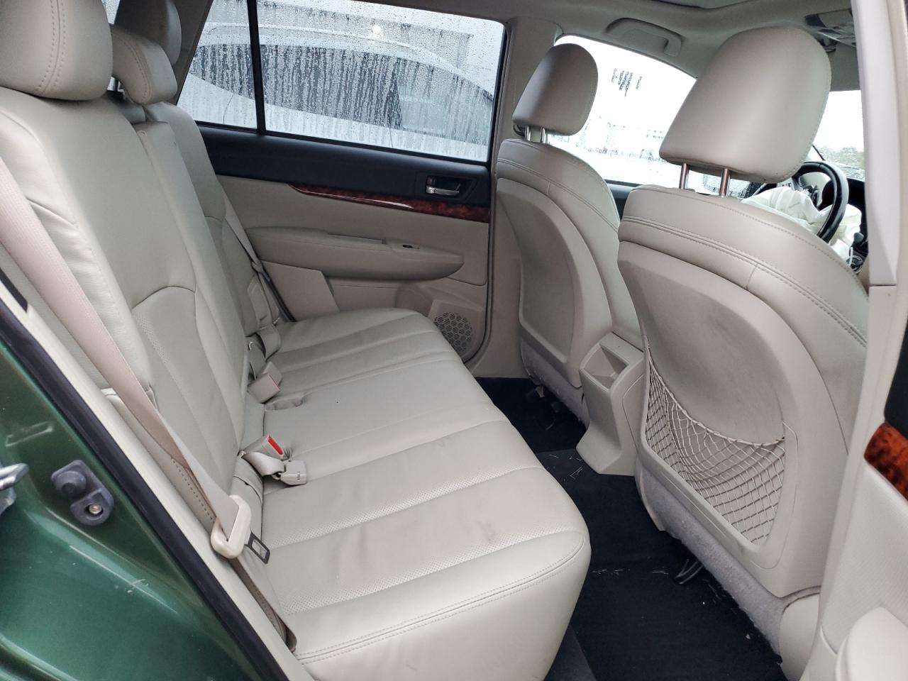 2011 Subaru Outback - Image 11