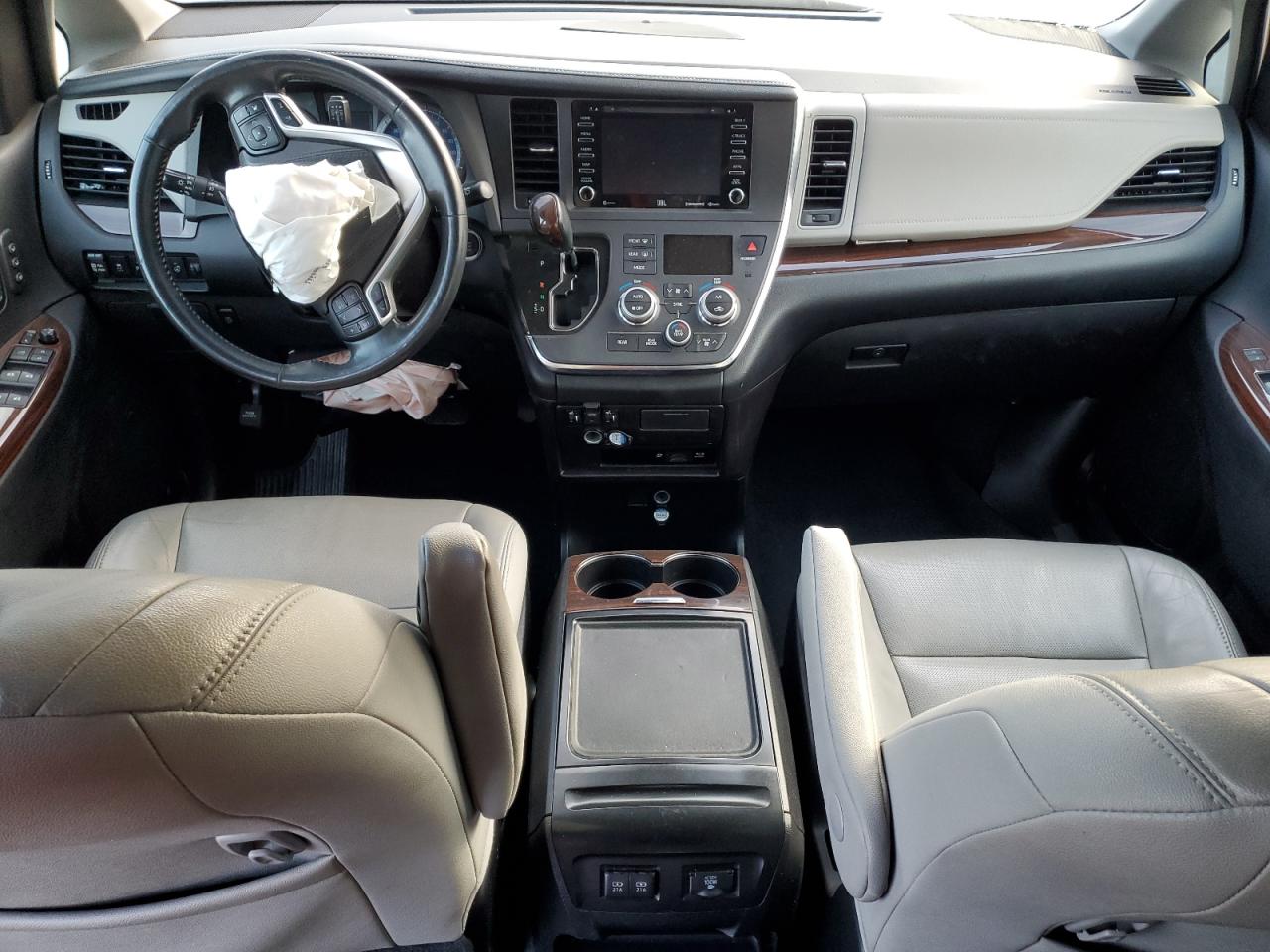2018 Toyota Sienna - Image 8