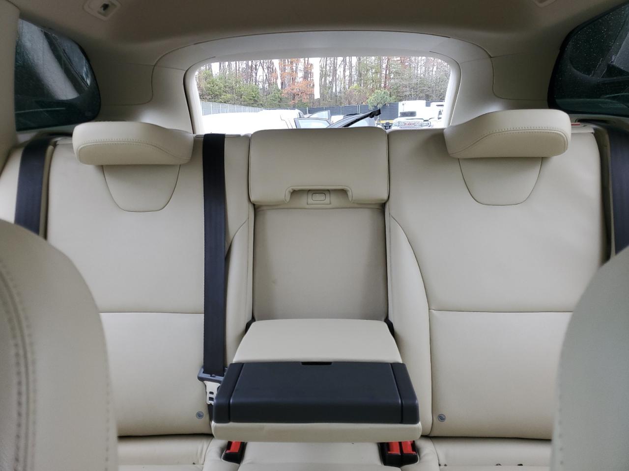 2015 Volvo XC60 - Image 10