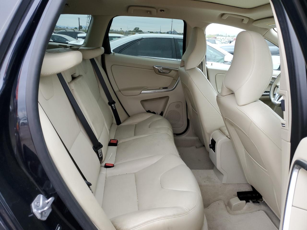 2016 Volvo XC60 - Image 10