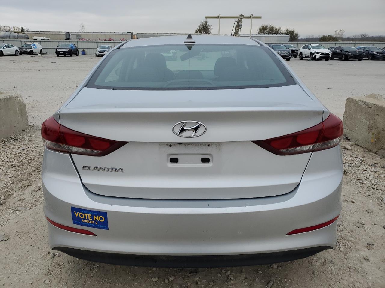 2017 Hyundai Elantra - Image 6