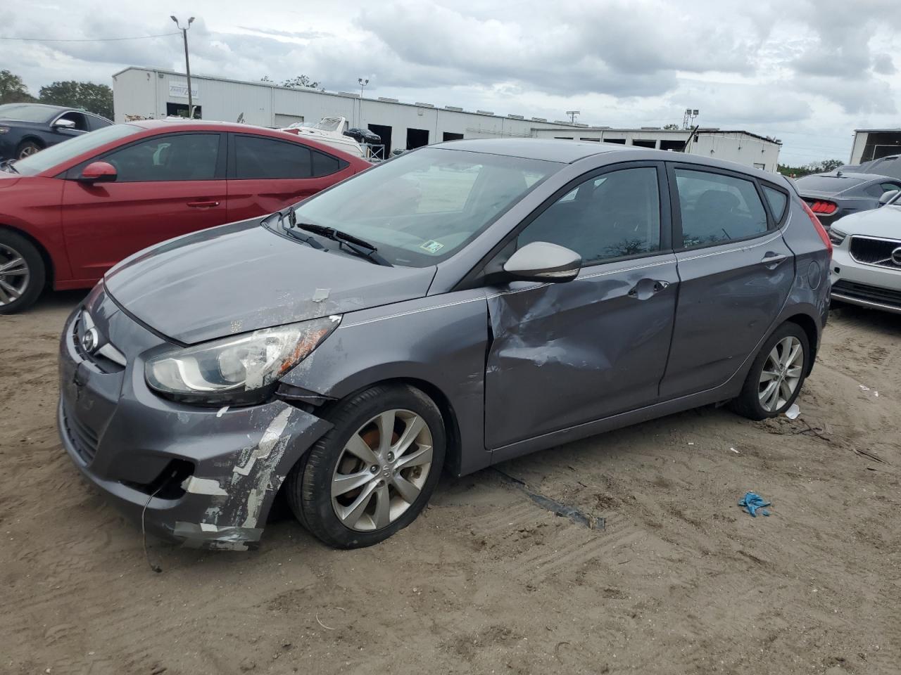 VIN KMHCU5AE1DU138357 2013 HYUNDAI ACCENT no.1