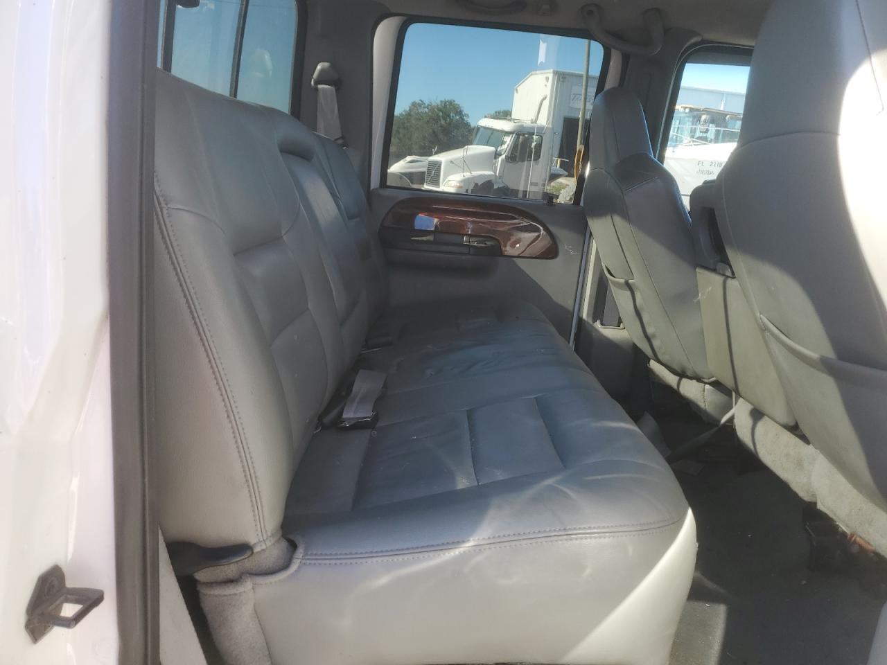 2003 Ford F350 - Image 10