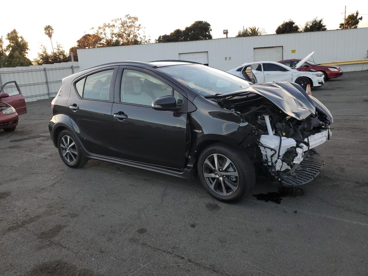 VIN JTDKDTB38J1607121 2018 TOYOTA PRIUS no.4