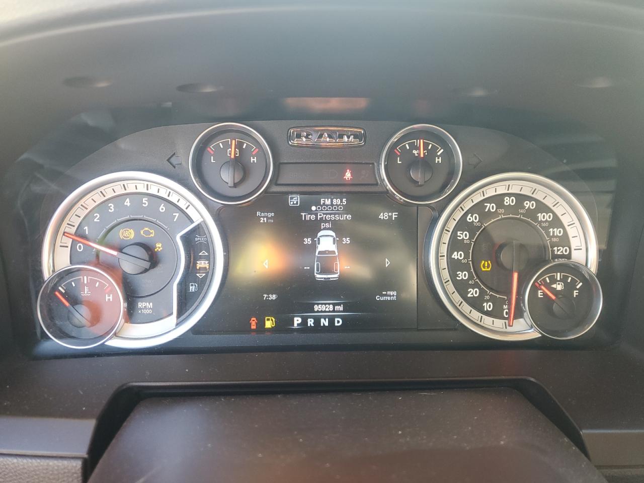 2015 RAM 1500 - Image 9