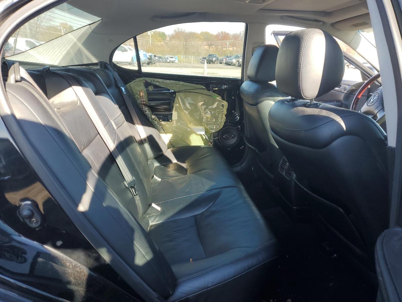 2004 Lexus ES - Image 10