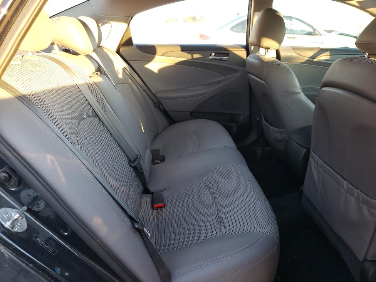 2012 Hyundai Sonata - Image 10