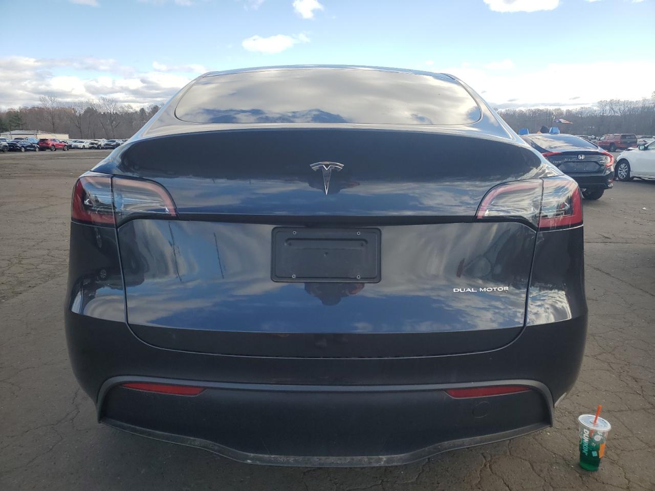 2024 Tesla Model Y VIN: 7SAYGDEE8RF986406 Lot: 80449484