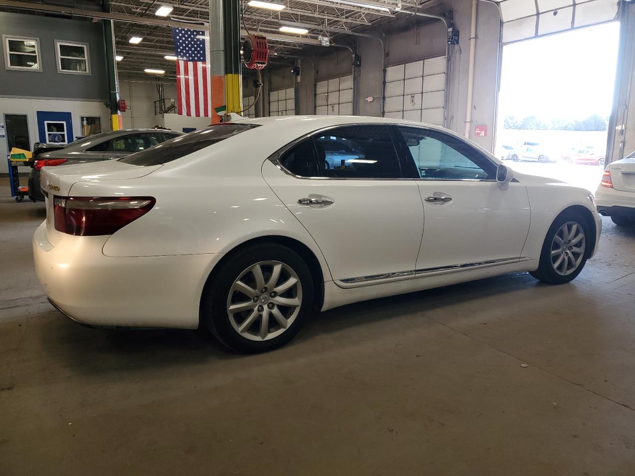 2007 Lexus LS - Image 3