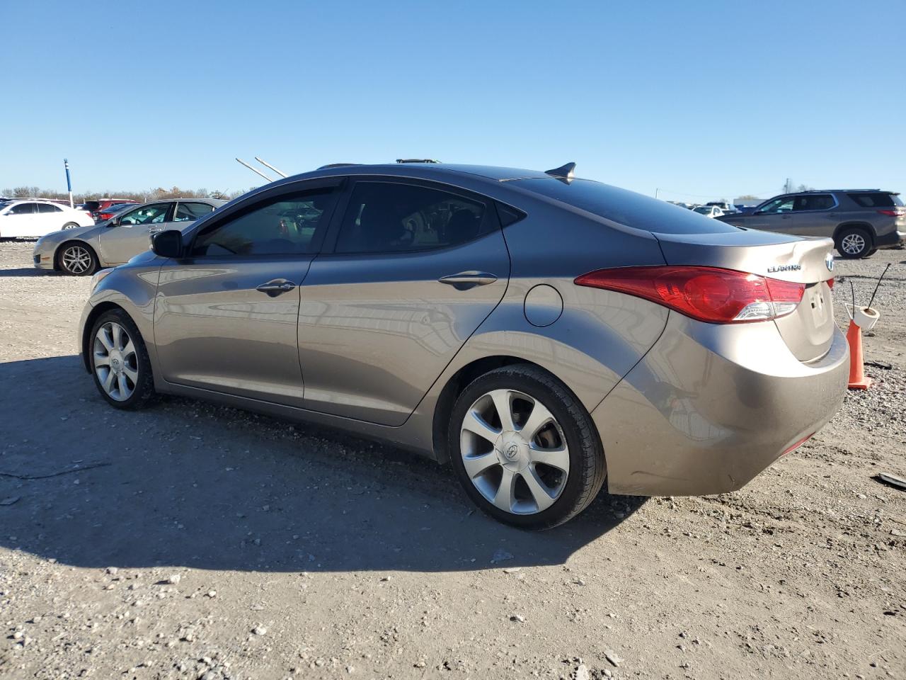2013 Hyundai Elantra - Image 2