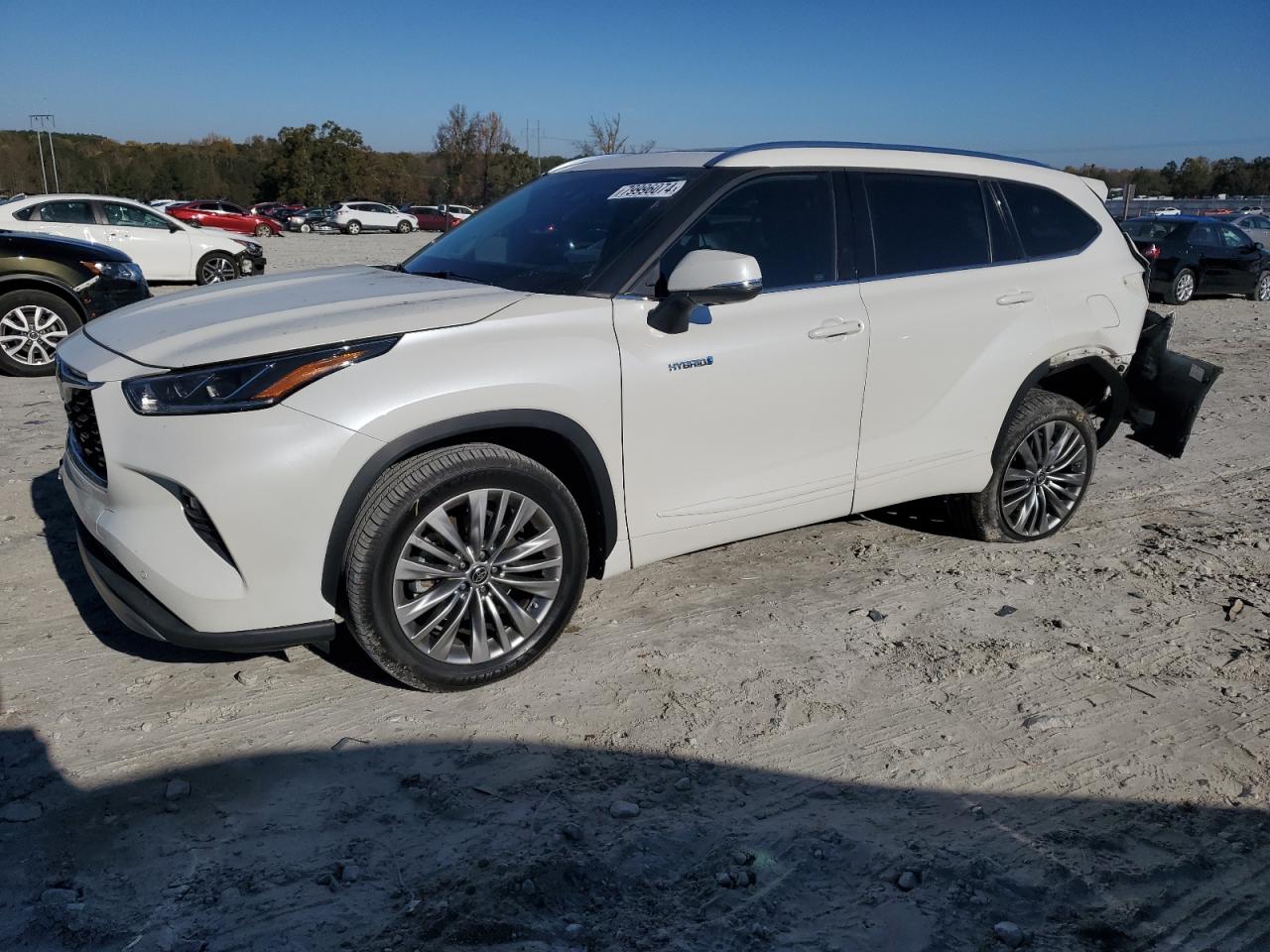 2021 Toyota Highlander - Image 1