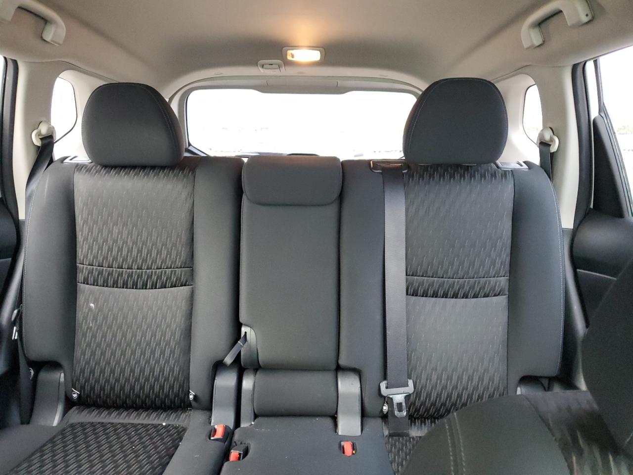 2017 Nissan Rogue - Image 10