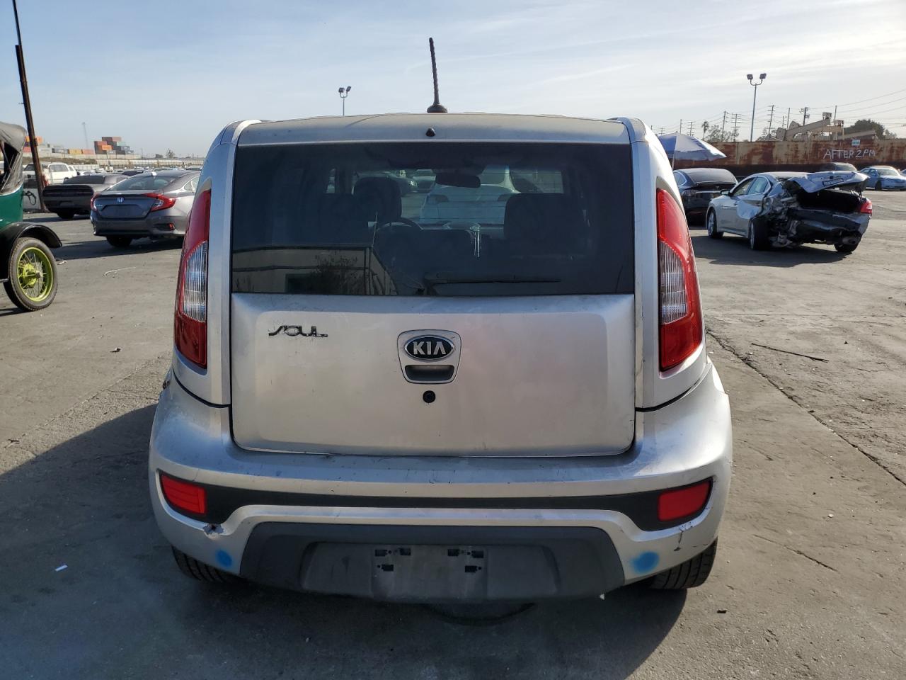 2012 Kia Soul + VIN: KNDJT2A69C7372085 Lot: 79518454