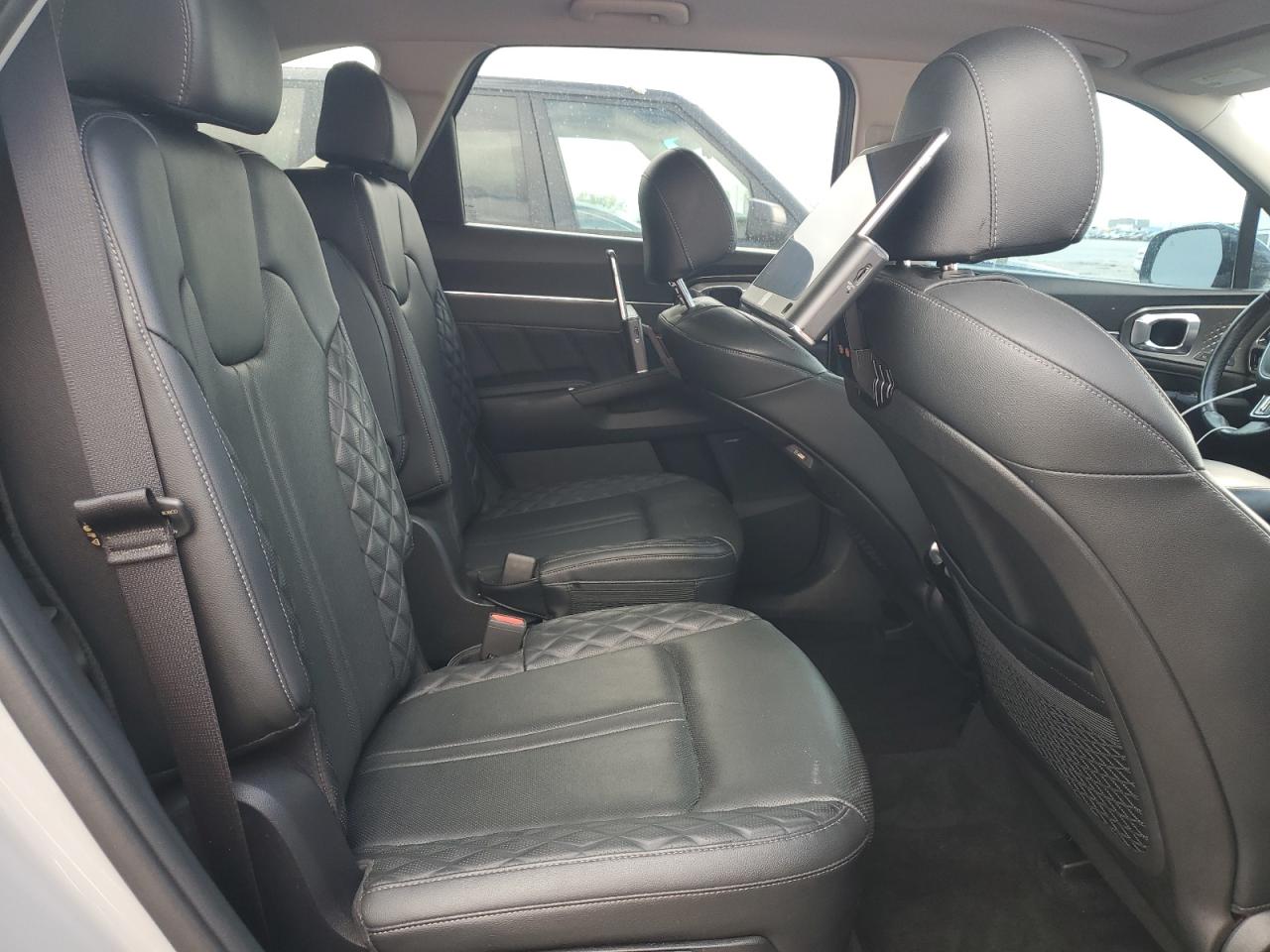 2022 Kia Sorento - Image 11
