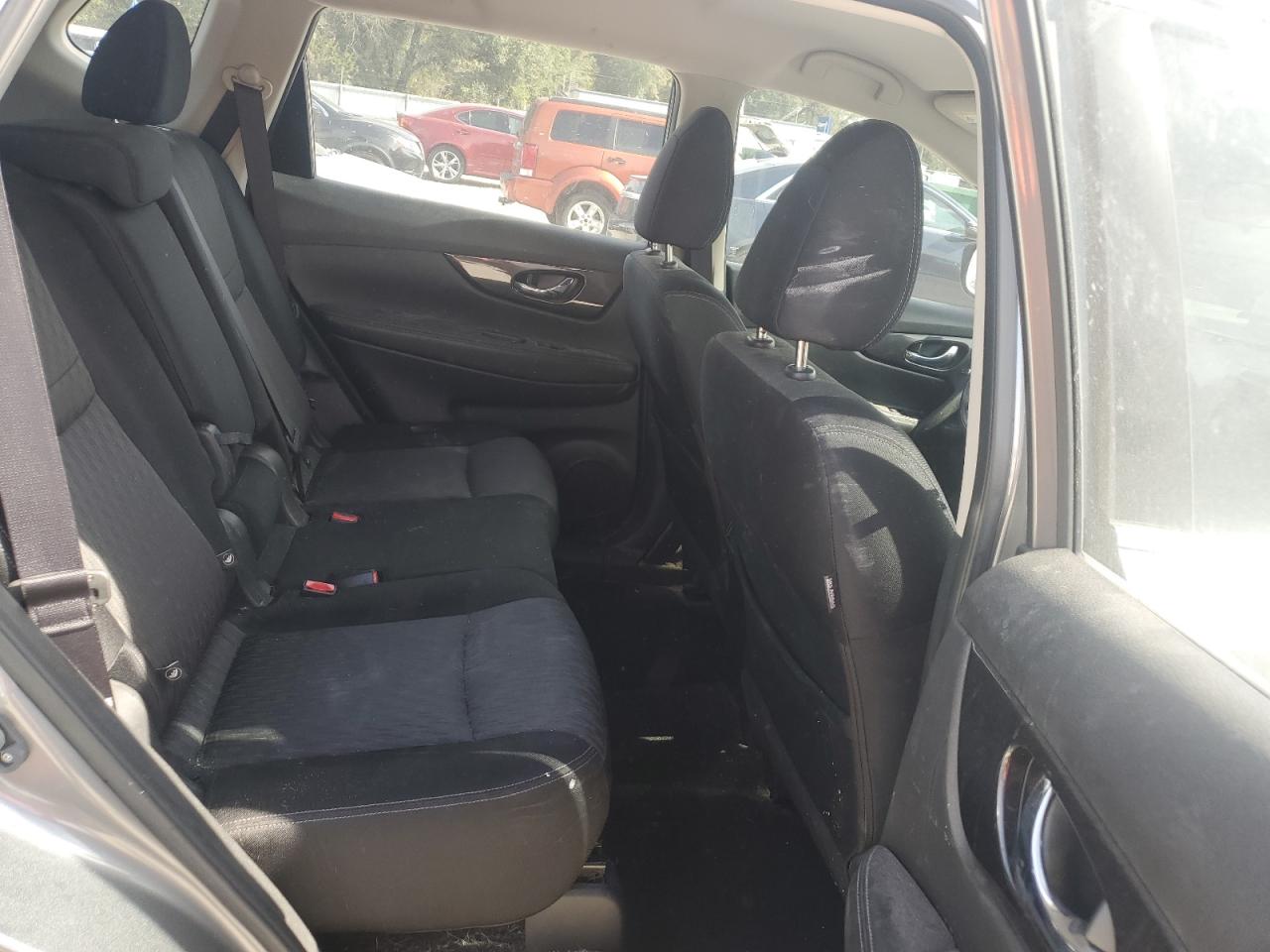 2017 Nissan Rogue - Image 10