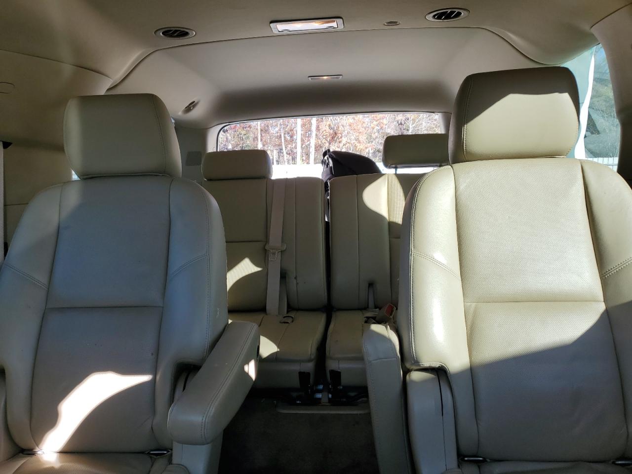 2011 Chevrolet Suburban - Image 10