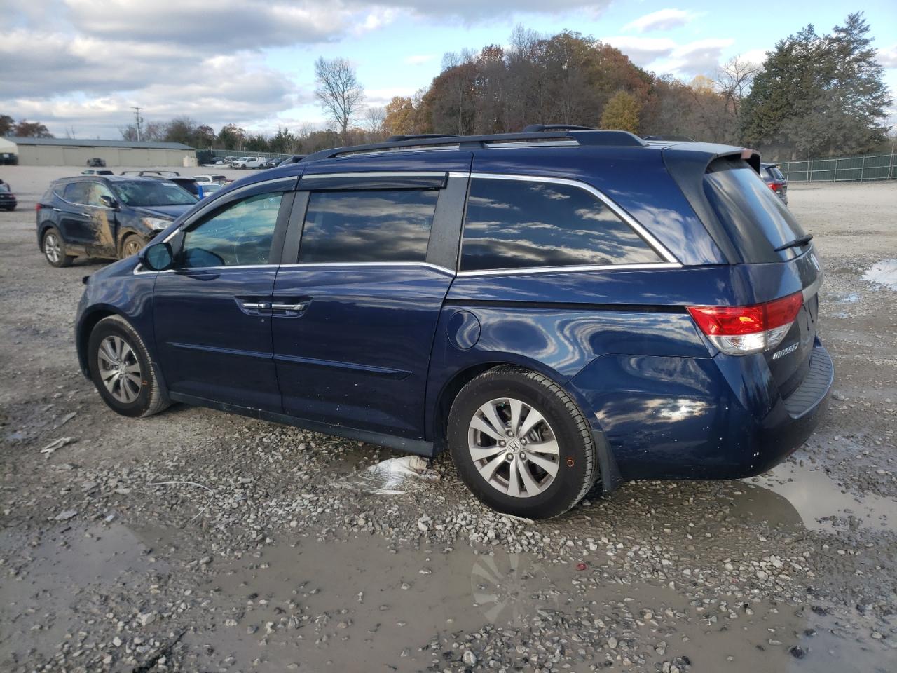 2015 Honda Odyssey - Image 2