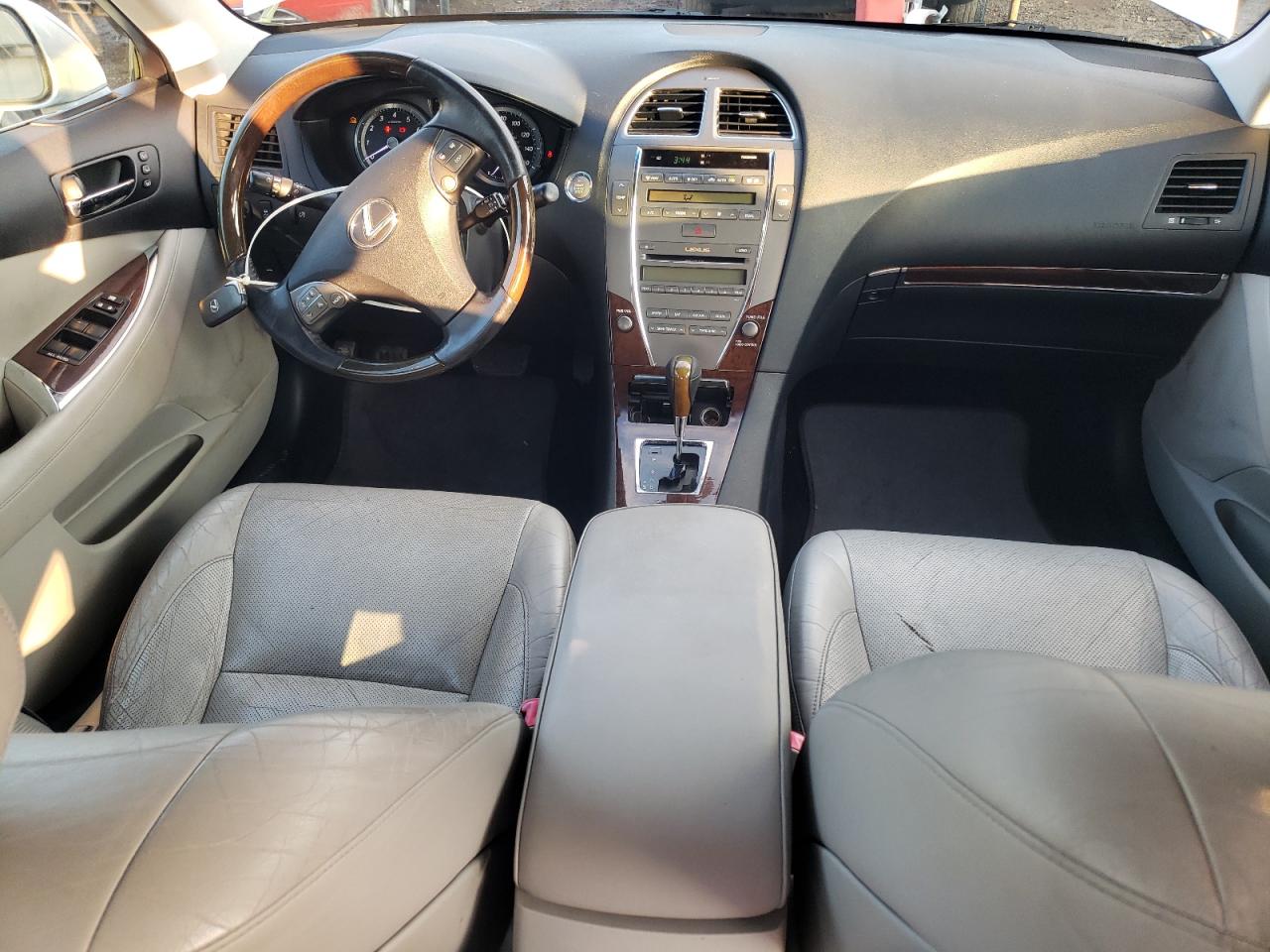 2010 Lexus ES - Image 8