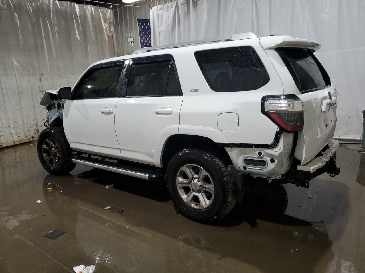 VIN JTEBU5JR3J5585681 2018 TOYOTA 4RUNNER no.2