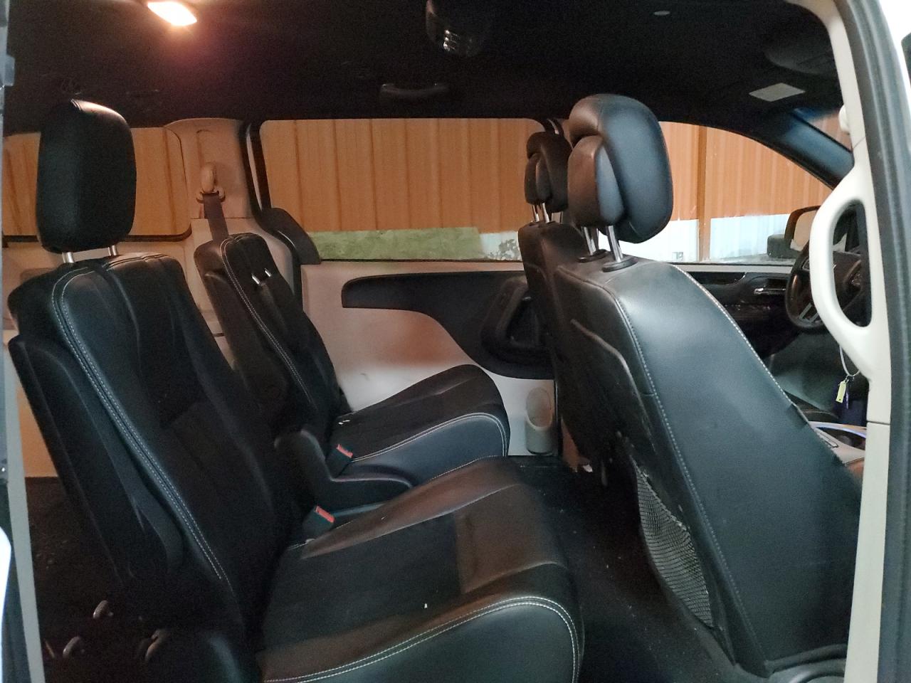 2014 Dodge Caravan - Image 11