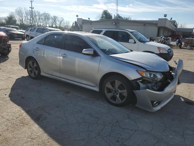 Sedans TOYOTA CAMRY 2012 Srebrny