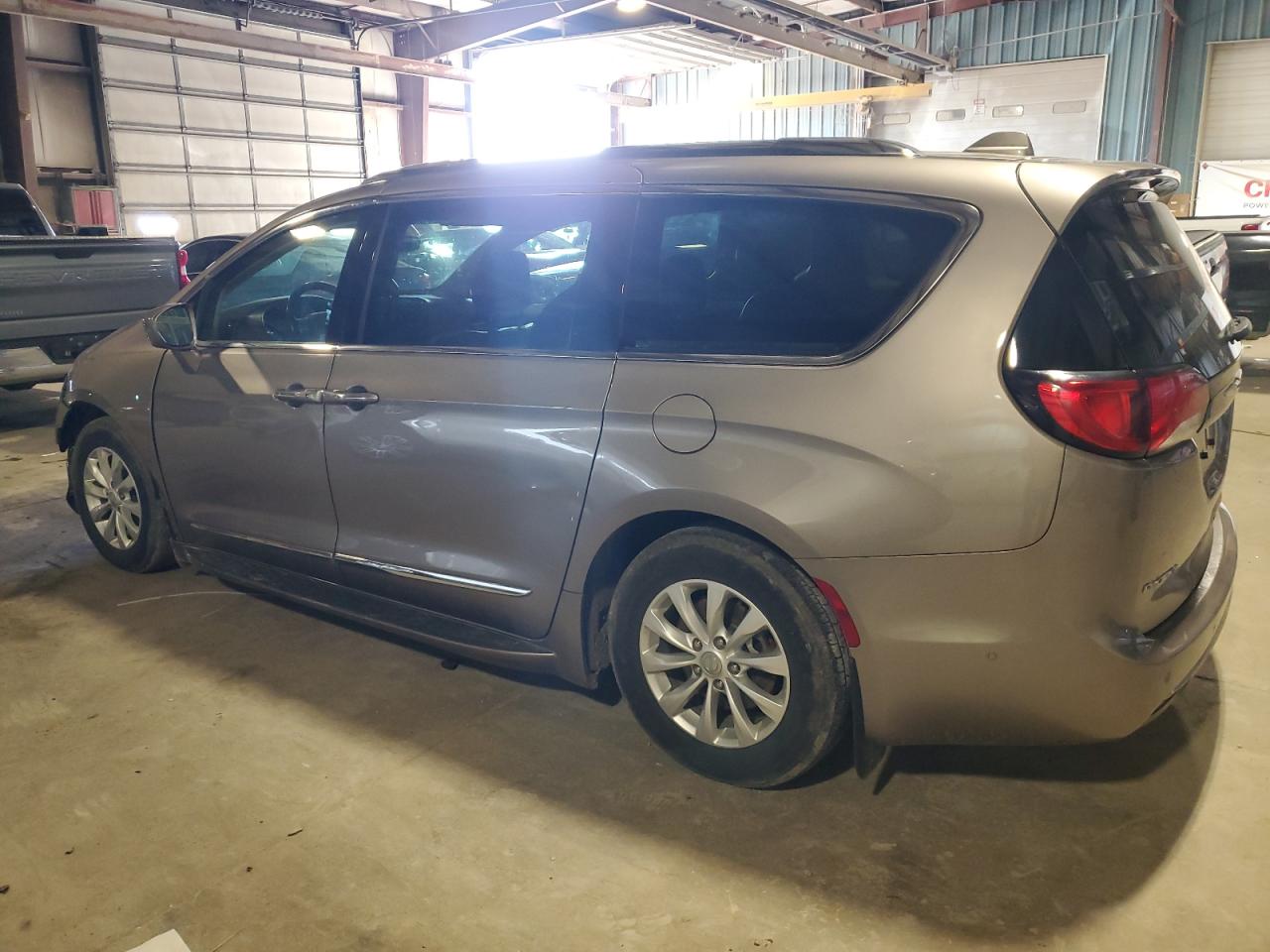 2018 Chrysler Pacifica - Image 2
