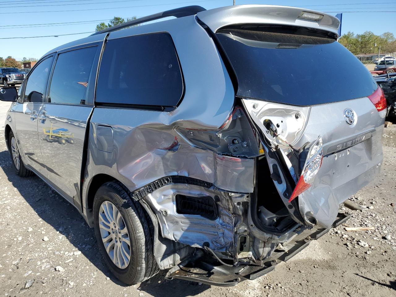 2012 Toyota Sienna - Image 2