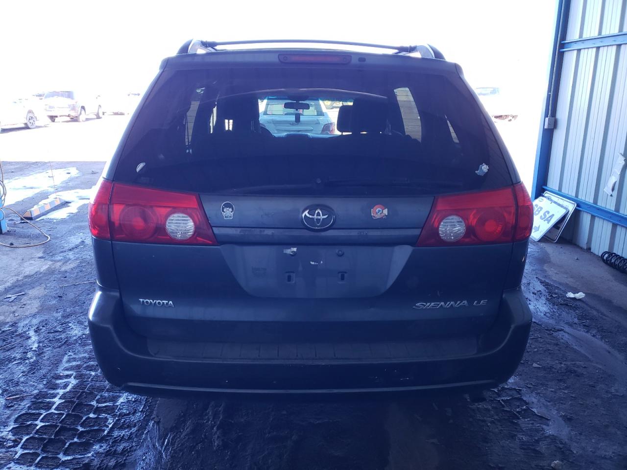 2010 Toyota Sienna - Image 6