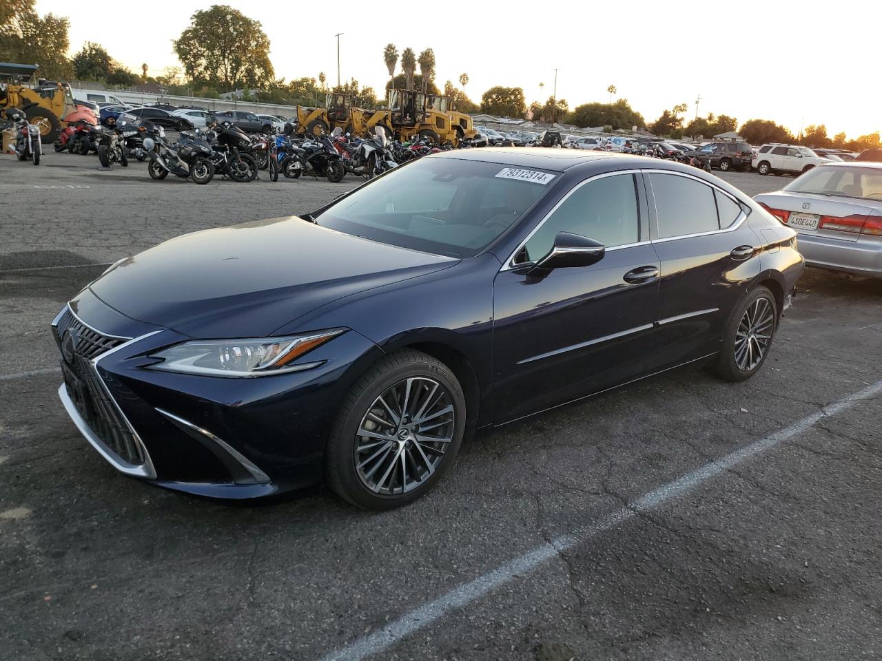 2022 Lexus ES - Image 1