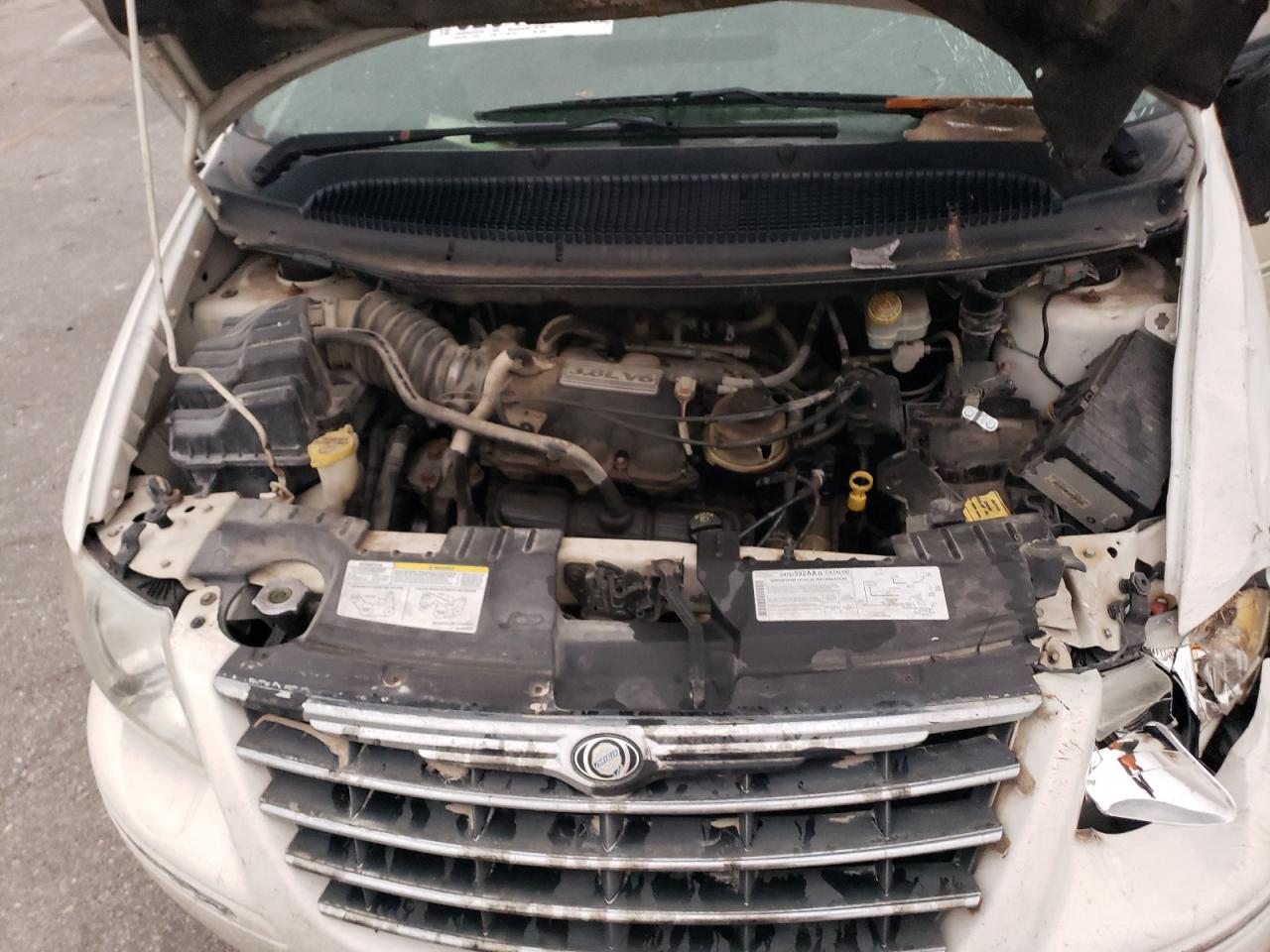 2006 Chrysler Town & Country - Image 13