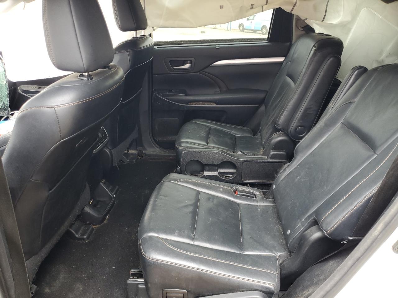 2015 Toyota Highlander - Image 12
