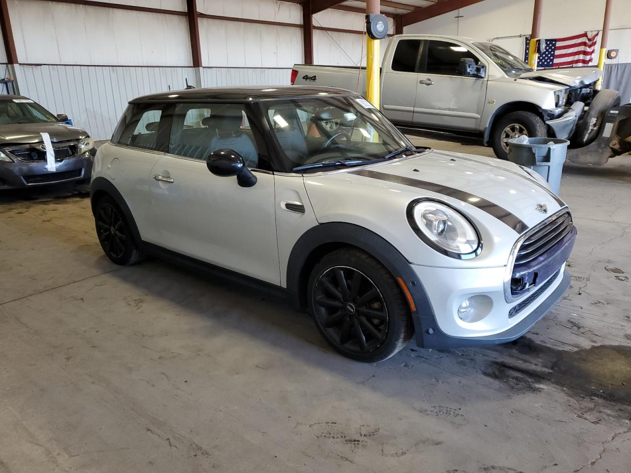 VIN WMWXP5C53J2G61803 2018 MINI COOPER no.4