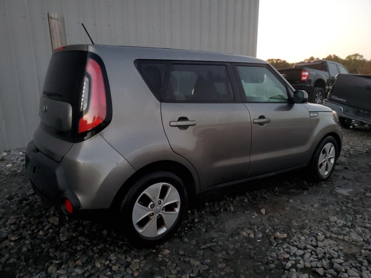 VIN KNDJN2A20G7409117 2016 KIA SOUL no.3