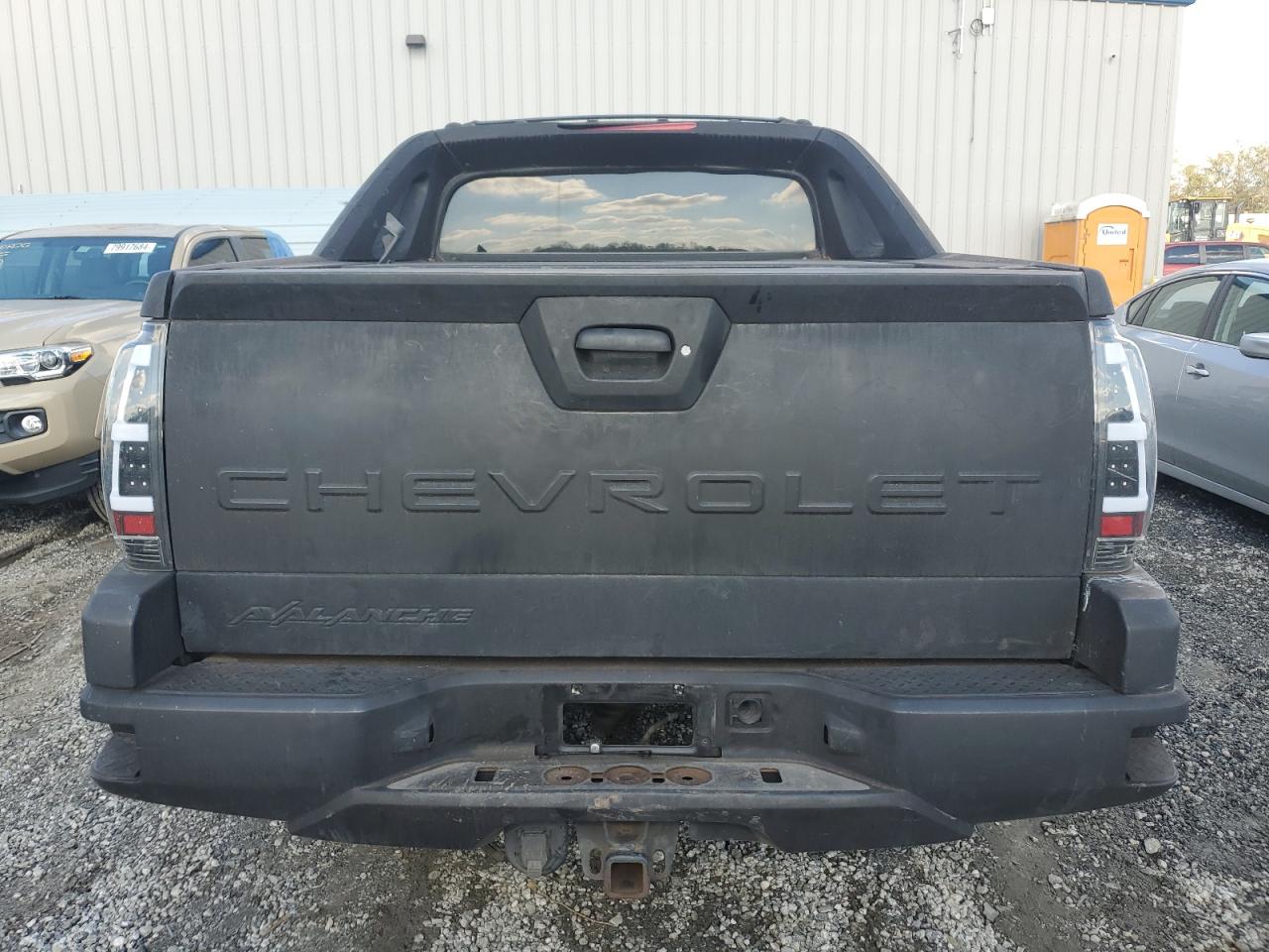 2003 Chevrolet Avalanche - Image 6