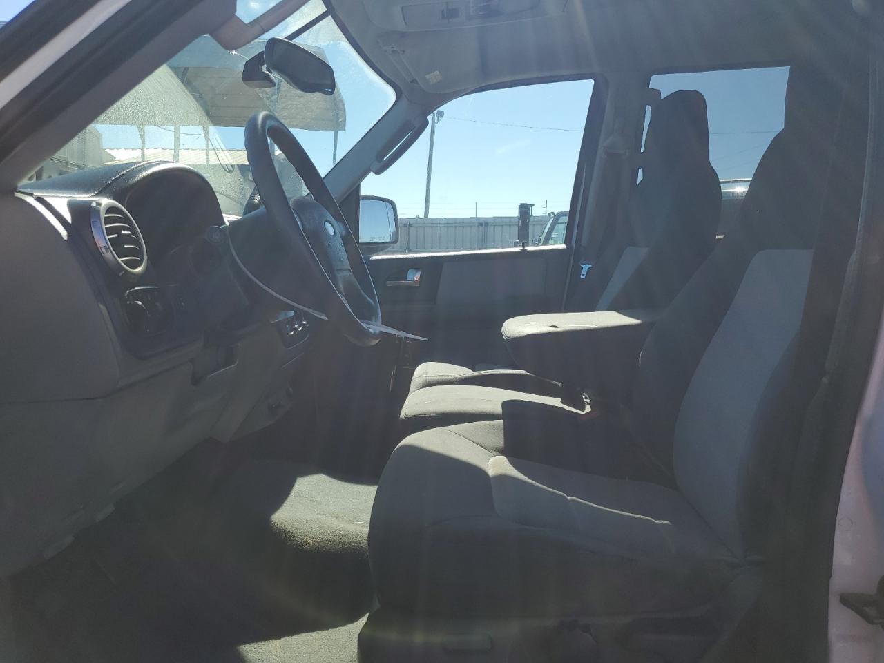 2004 Ford Expedition - Image 7