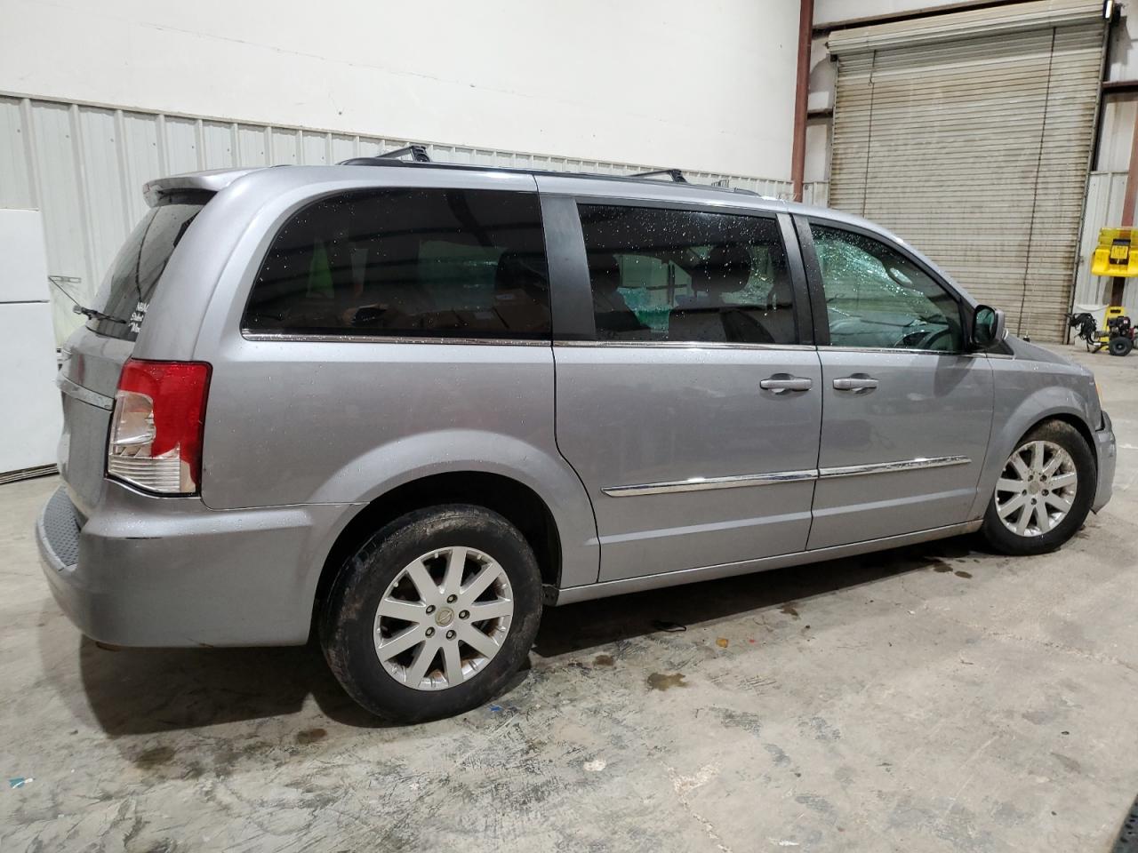 2014 Chrysler Town & Country - Image 3
