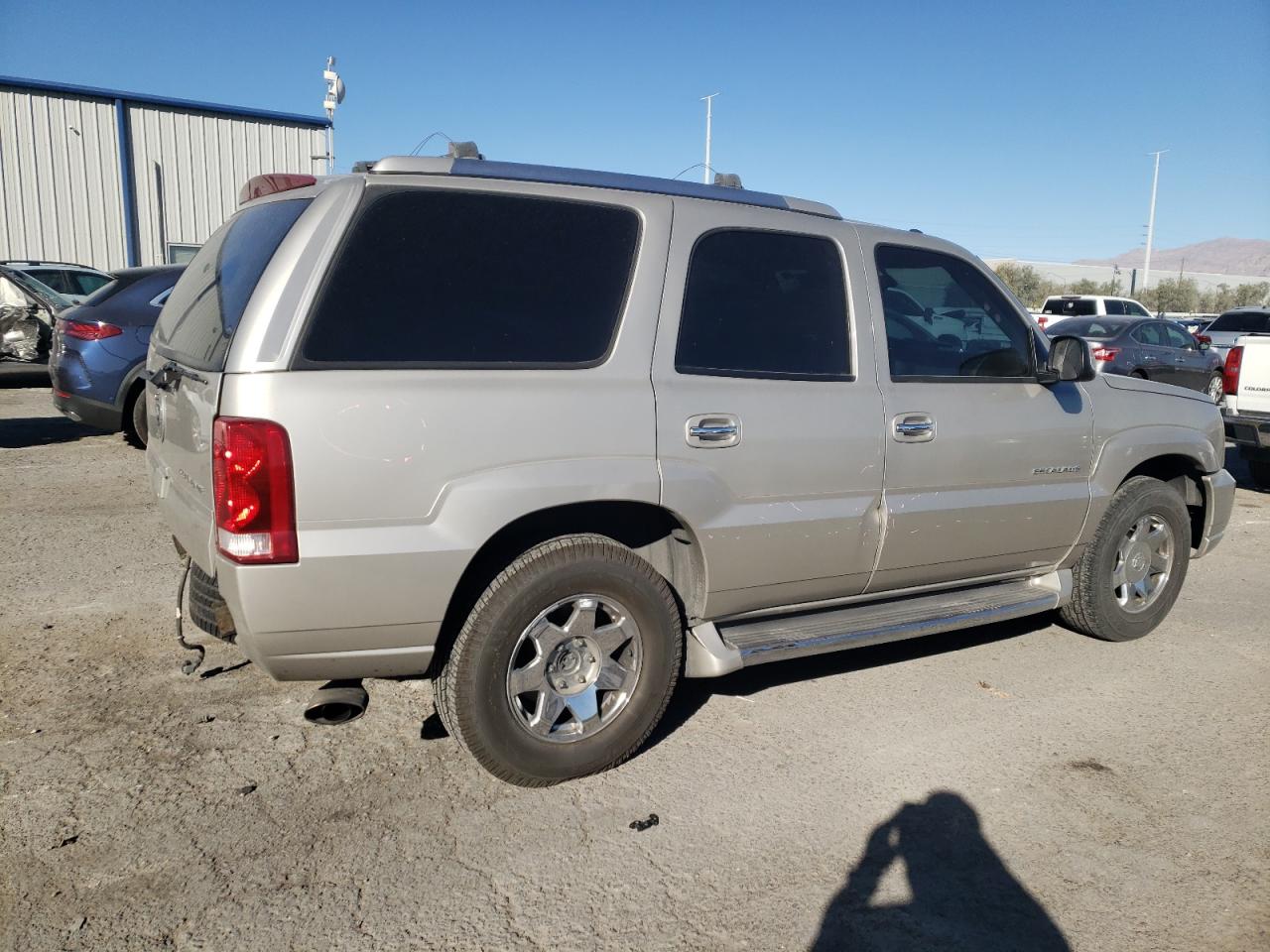 2004 Cadillac Escalade - Image 3