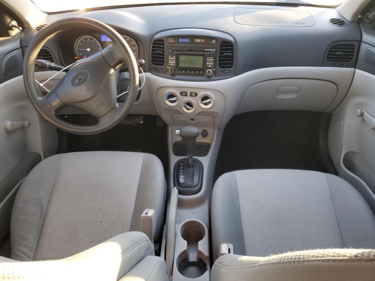 2011 Hyundai Accent - Image 8