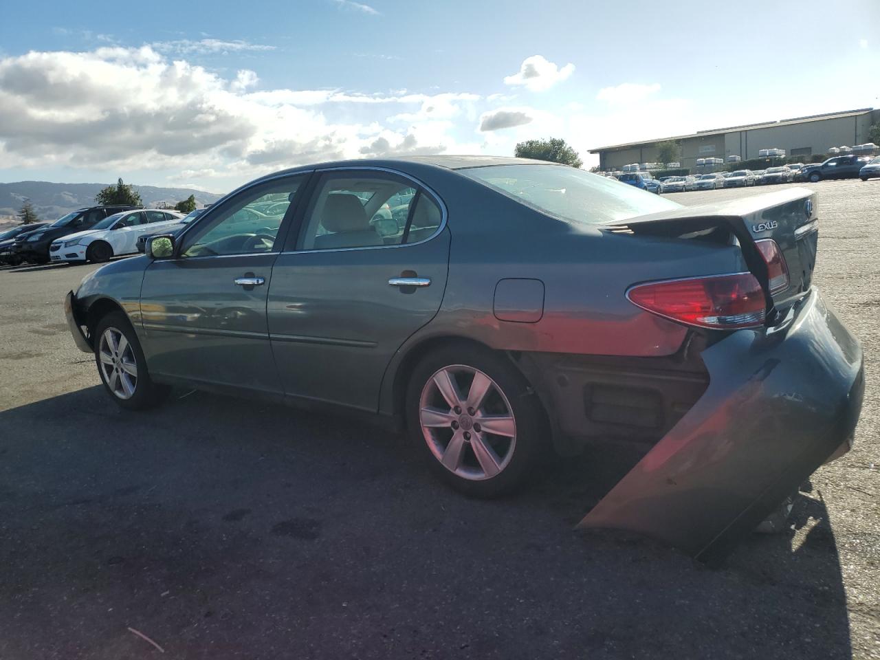 2005 Lexus ES - Image 2