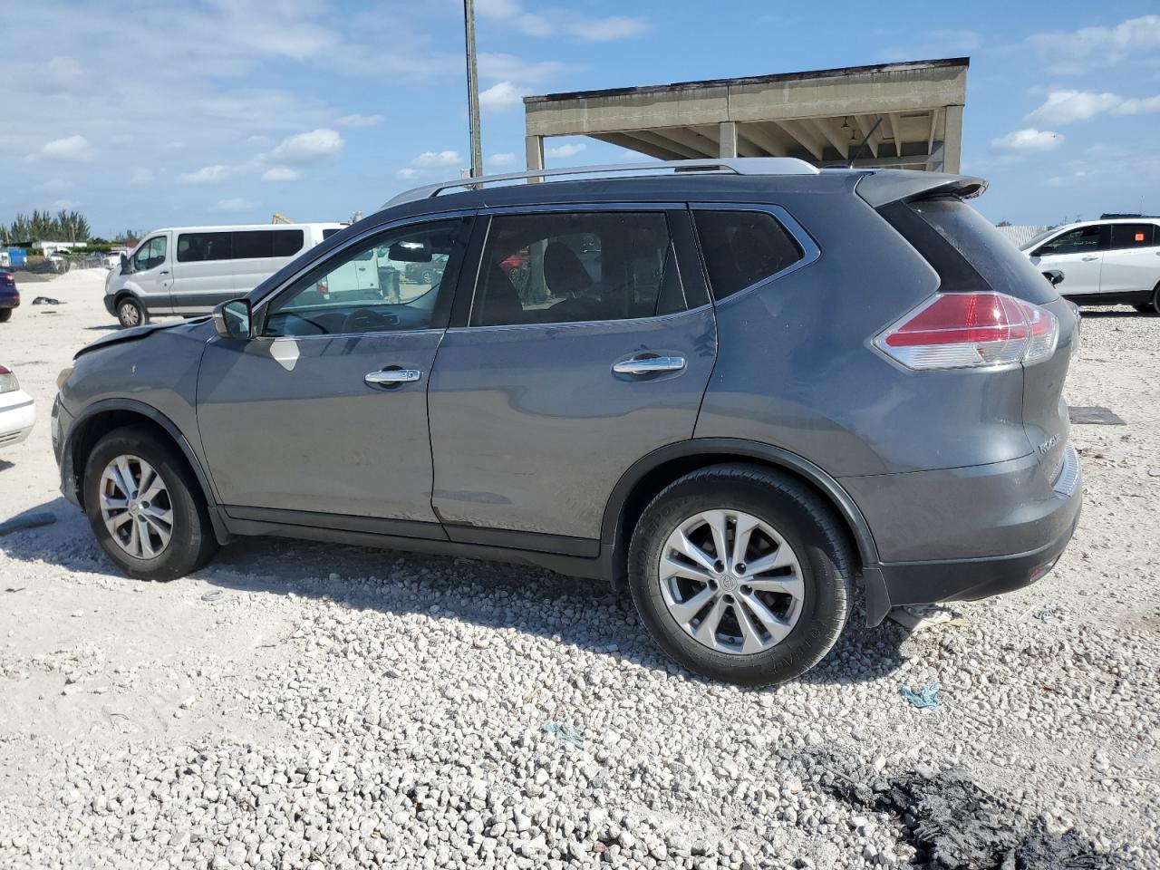 2015 Nissan Rogue - Image 2