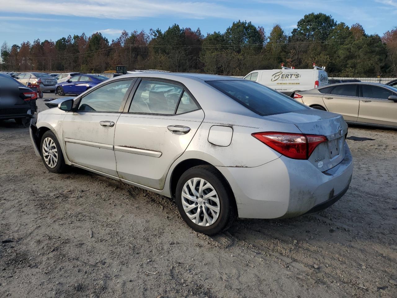 VIN 2T1BURHE2JC038614 2018 TOYOTA COROLLA no.2