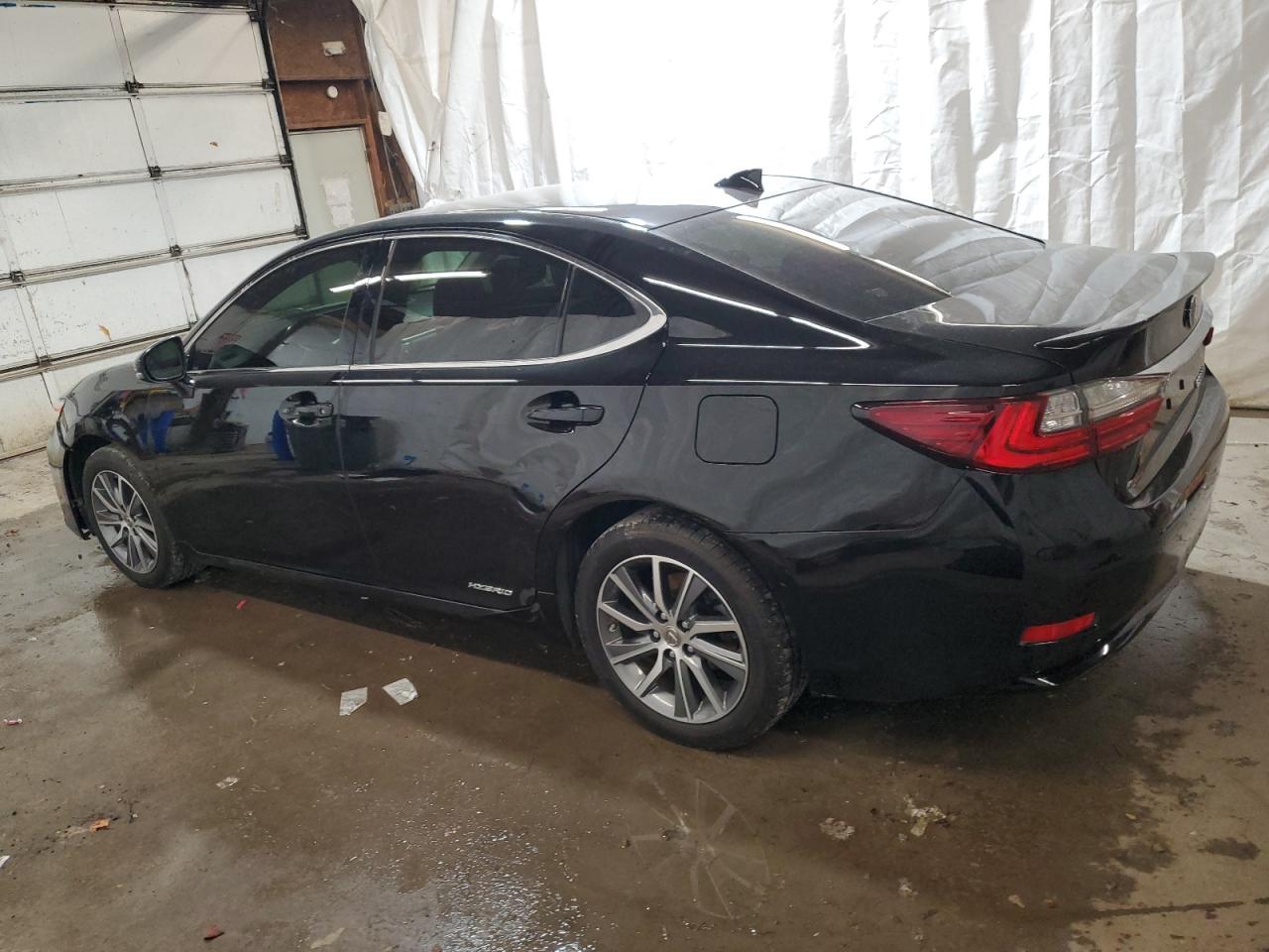 2017 Lexus ES - Image 2