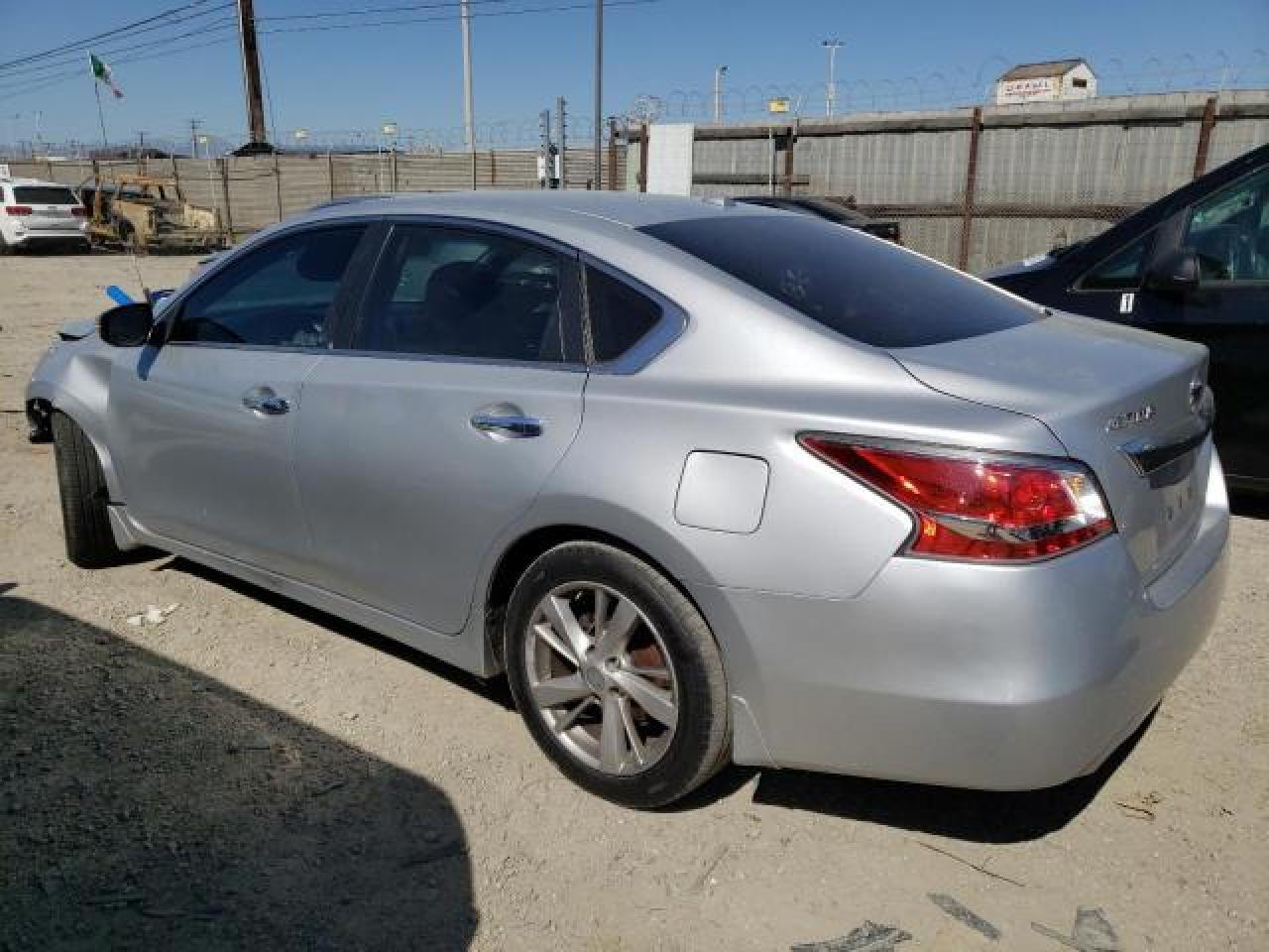 2015 Nissan Altima - Image 2