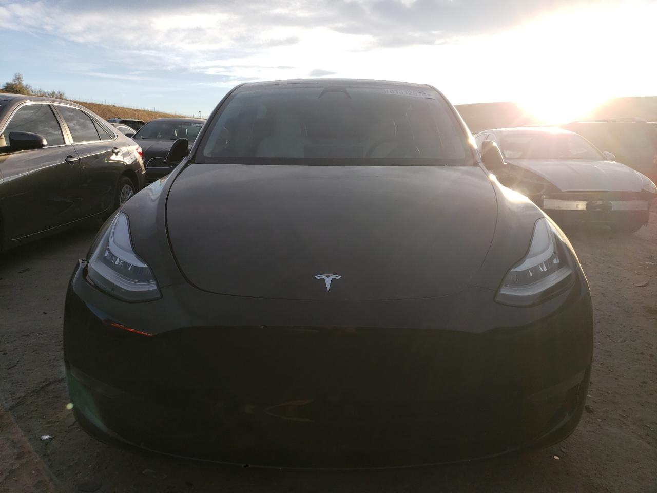 VIN 7SAYGDEE8NF328868 2022 TESLA MODEL Y no.5