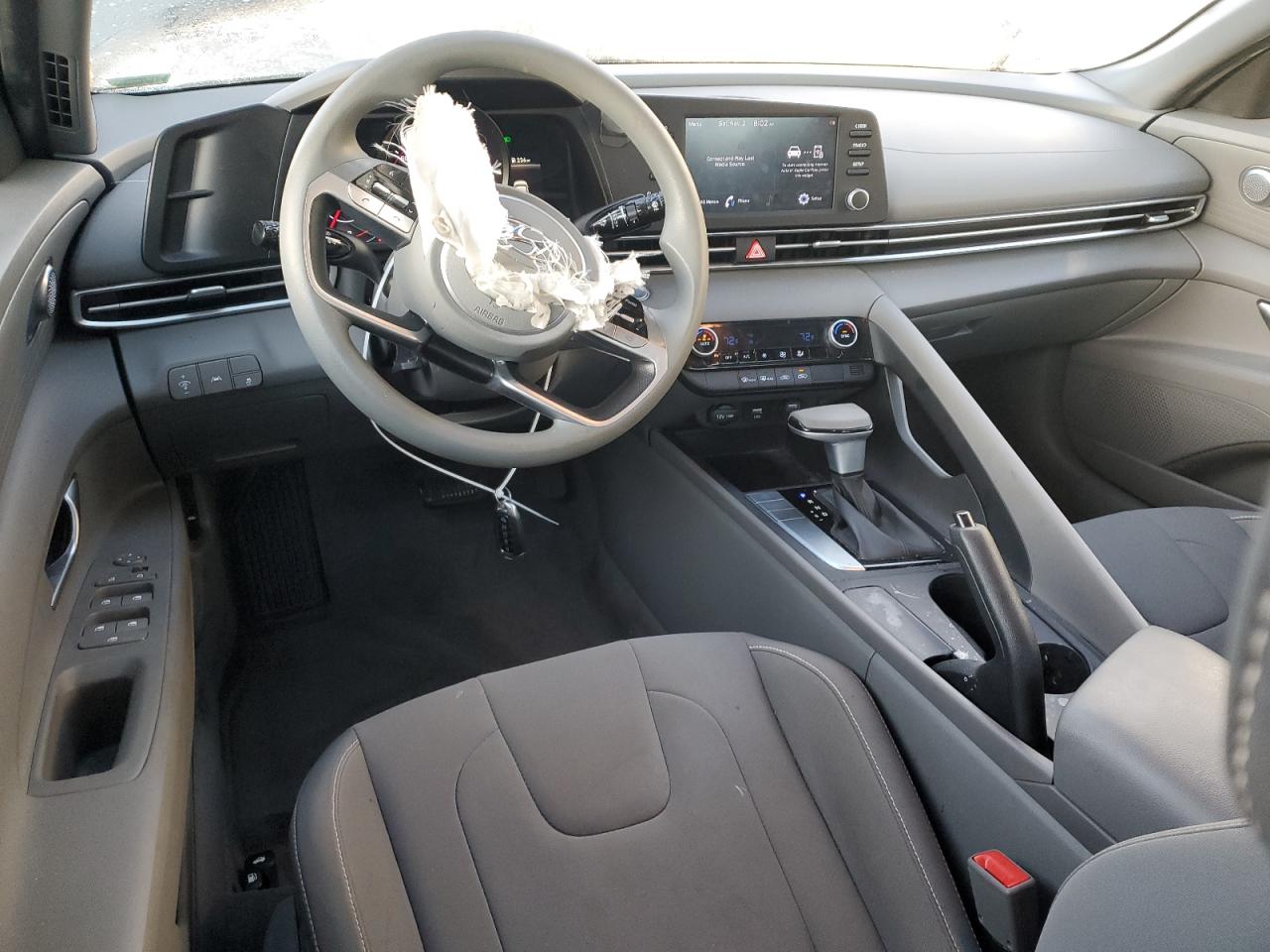 2021 Hyundai Elantra - Image 8