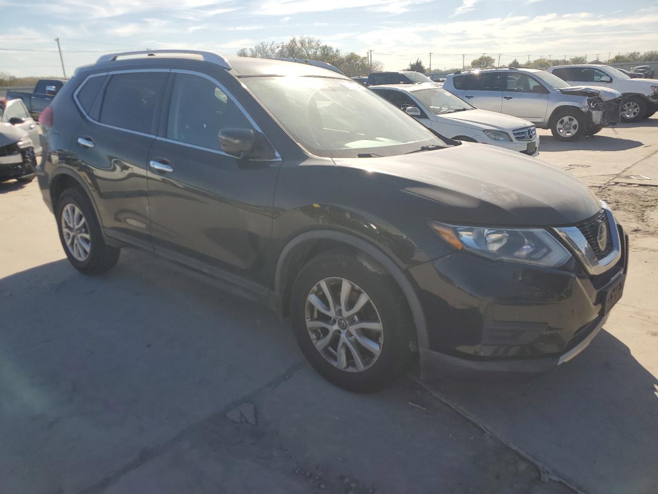 2018 Nissan Rogue - Image 4