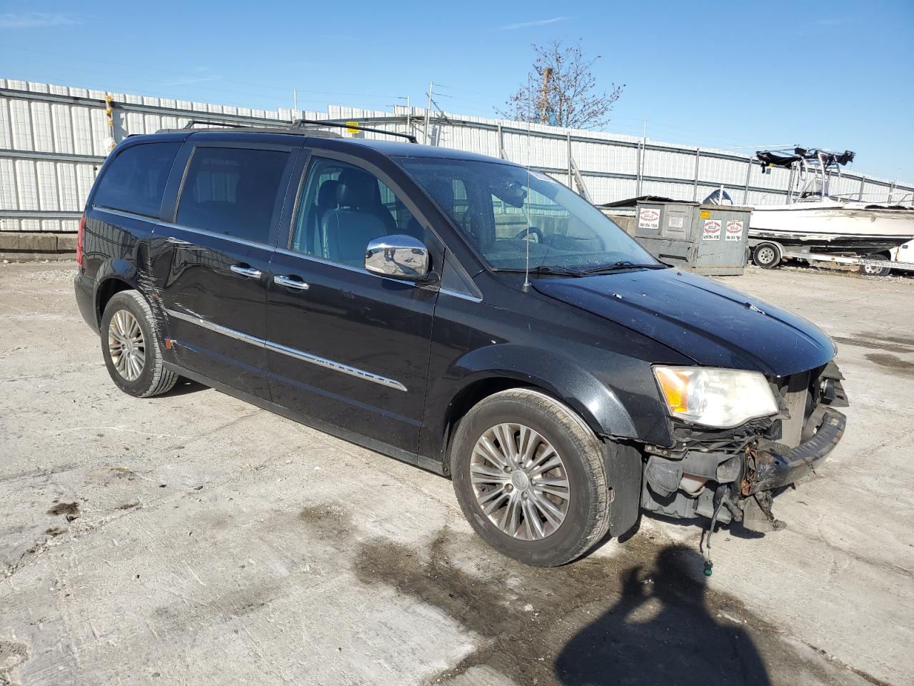 2013 Chrysler Town & Country - Image 4
