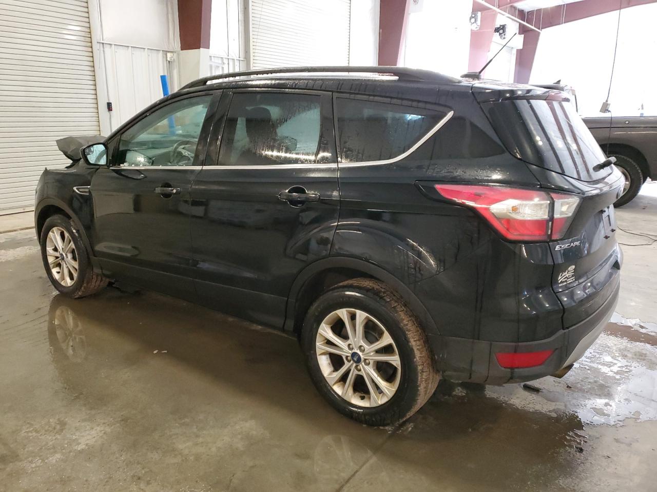 VIN 1FMCU9GD4JUC40463 2018 FORD ESCAPE no.2